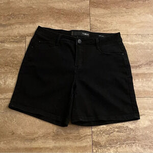 Thorn Shorts Size 12 Women’s Curvy Fit Black Shorts Logo